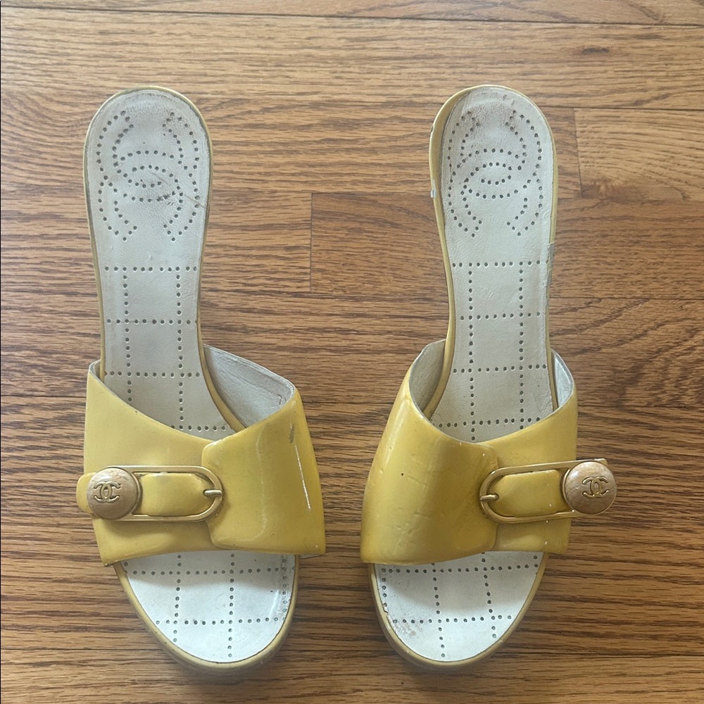 Authentic and Vintage Chanel Heels Size 37.5